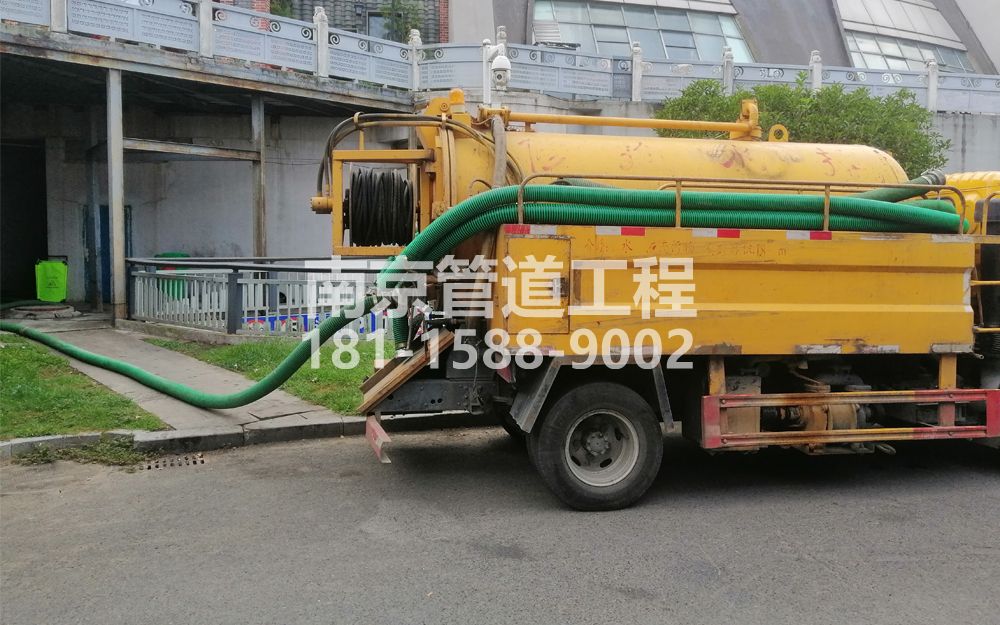 277秣陵商场隔油池吸污