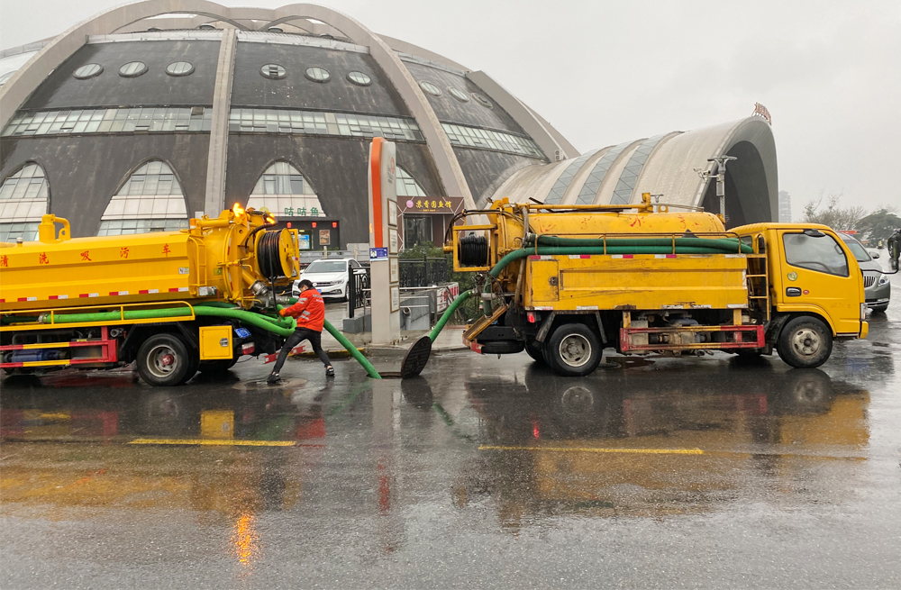 秣陵商场管道清淤
