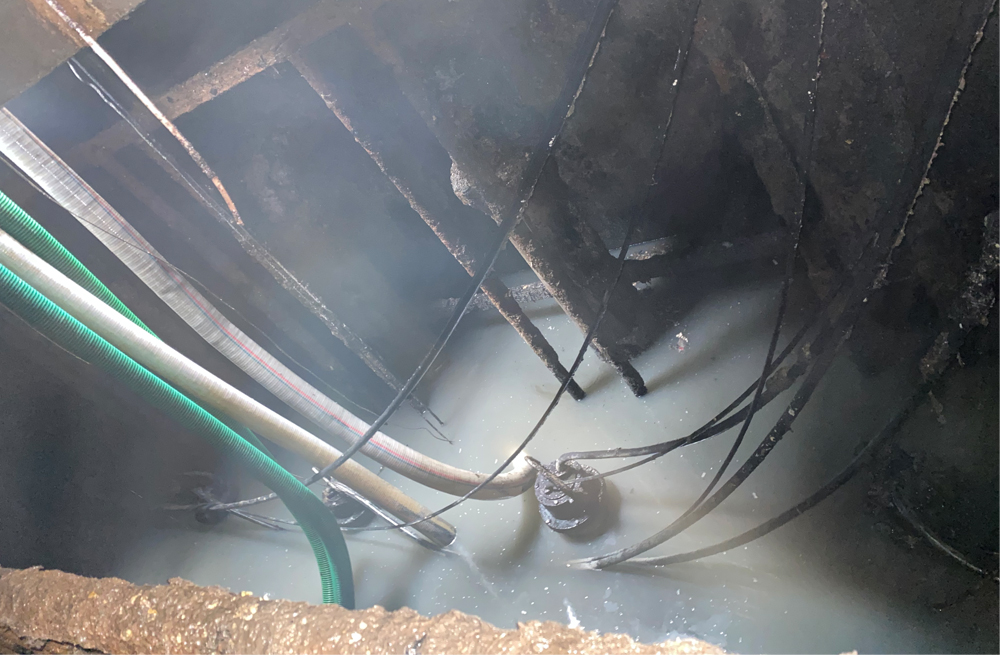 272秣陵商城污水池清运