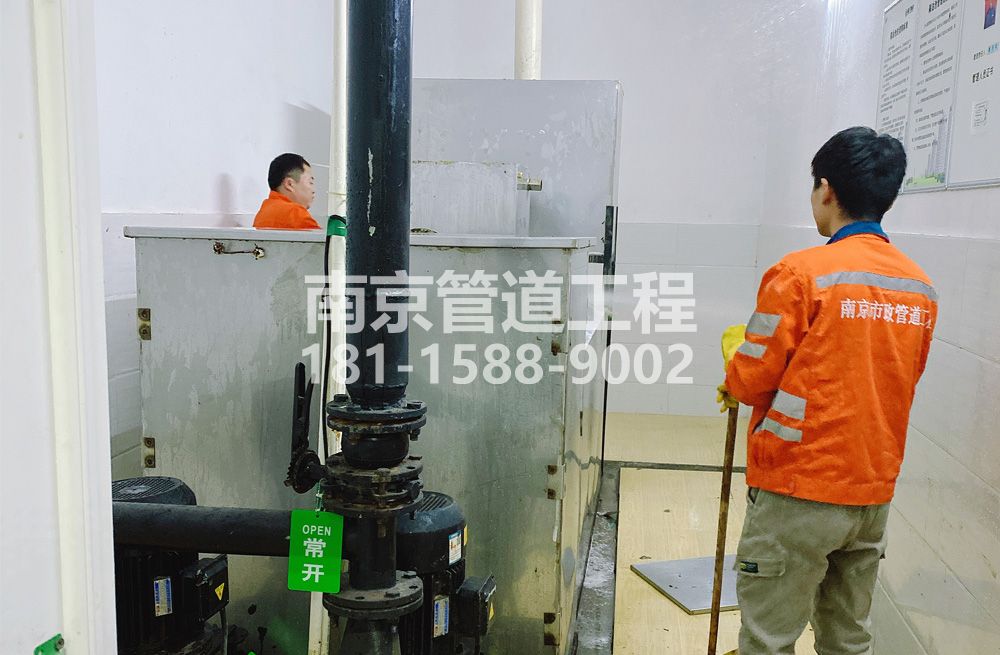 302秣陵隔油设备清洗